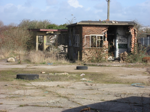 Derelict buildings at the sight of the cleaning shed